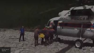 Туриста со сломанной ногой спасли в горах Бурятии