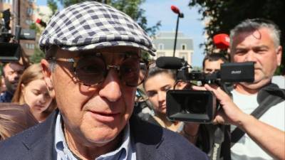 Добровинский на суде предложил адвокату Ефремова «воду с ядом»