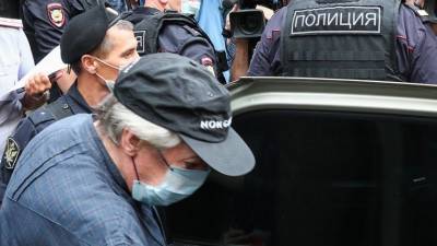 Свидетель на суде: Ефремов находился на заднем сидении своей машины