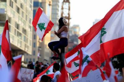 "Человечность превыше конфликта": Тель-Авив предложил помощь Ливану и подсветил мэрию их флагом