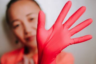 В Астрахани появится завод по производству медицинских перчаток