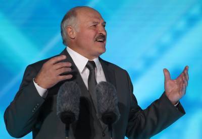 Лукашенко попросил не пугать его