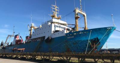 В Калининграде экипаж рыболовецкого траулера не покинет судна до получения результатов теста на COVID-19