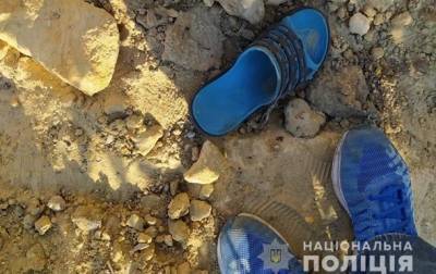 В карьере на Харьковщине подростка завалило песком: он погиб