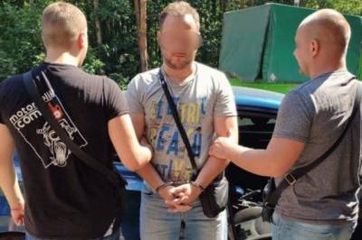 Под Киевом мужчина устроил стрельбу из авто, ранена девушка
