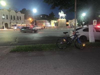 В центре Рязани автомобиль сбил велосипедиста