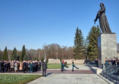 Возложение цветов пройдет на Пискаревском кладбище в день окончания Ленинградской битвы