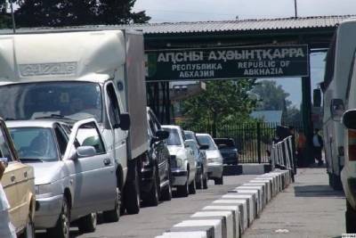 Глава Сочи поручил устранить огромные пробки на границе с Абхазией