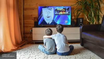 Британские ученые объяснили любовь детей к просмотру телевизора