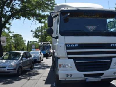 В Николаеве столкнулись седельный тягач и Hyundai