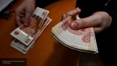 Малоимущим семьям с детьми в Москве начислят по 7600 рублей от государства