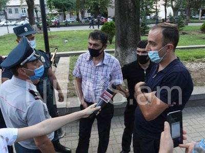 В Ереване группа граждан провела акцию протеста против принудительного ношения масок на улице