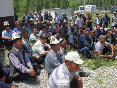 Застрявших на российско-казахской границе киргизов отправили на родину