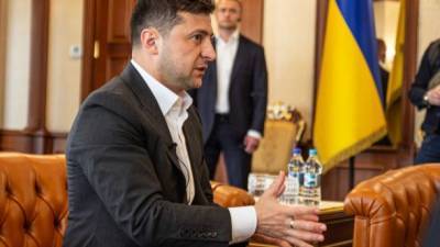 Зеленский призвал Шмыгаля принять "неотложные меры для защиты экономических интересов Украины"