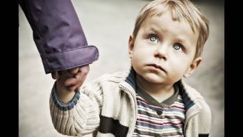 Психолог рассказала о правилах поведения детей с незнакомыми и, возможно, опасными людьми