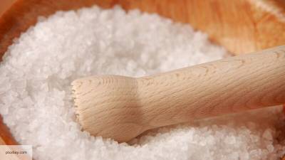 Врач-диетолог объяснил, почему не стоит отказываться от соли
