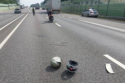 После столкновения с фурой в Смоленской области пострадала пассажирка мотороллера