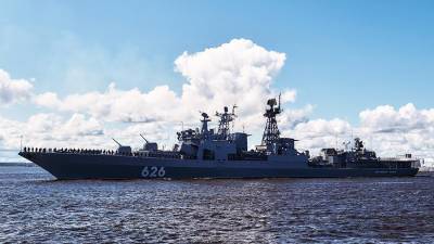 Экипаж корабля «Вице-адмирал Кулаков» провел учения в Атлантике
