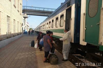 Почти 2000 узбекистанцев покинут Россию на двух поездах