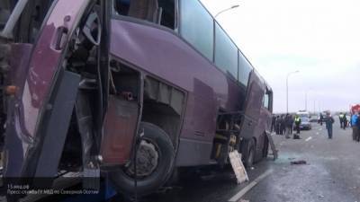Забитый пассажирами автобус протаранил книжный магазин в Тюмени