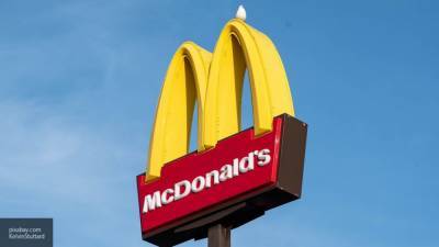 Мужчина ударил работницу McDonald’s за просьбу надеть маску