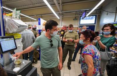 "Купил кофе и сладостей": Зеленский отчитался о визите на прифронтовой Донбасс