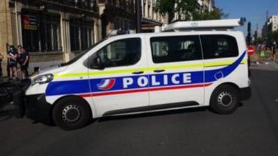Вооруженный мужчина захватил заложников в банке во французском Гавре
