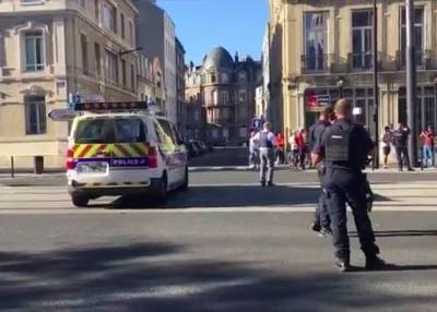 Мужчина захватил заложников в отделении банка во французском Гавре