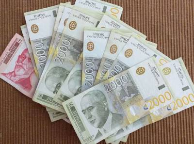 Правительство Сербии выплатит работающим гражданам по 155 евро