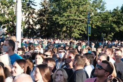Несколько сотен человек дошло от Киевского сквера до филармонии