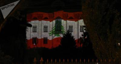 Кадр дня: здание парламента Армении окрасилось в цвета флага Ливана