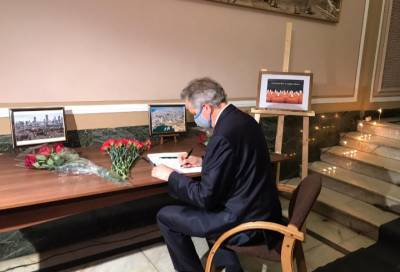 В Петербурге открыли траурную книгу в связи с трагедией в порту Бейрута