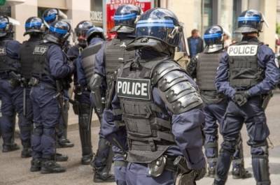 Во французском Гавре вооруженный мужчина захватил заложников в банке - pnp.ru - Франция - Гавр