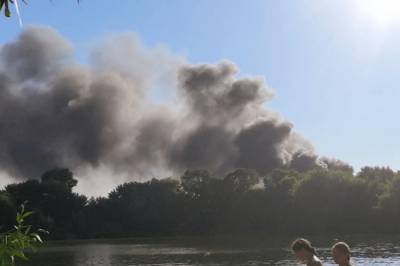 В Харькове сгорел частный дом: видео масштабного пожара