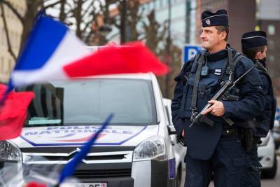 Полиция задержала мужчину, взявшего заложников во французском банке