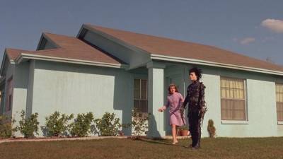В США выставили на продажу дом из фильма «Эдвард руки-ножницы»