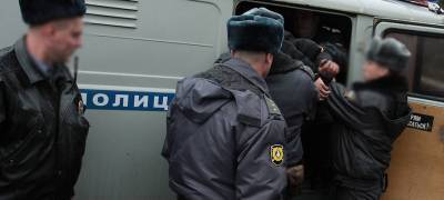 Жителя Карелии, зарезавшего человека в полицейской машине, ожидает суд