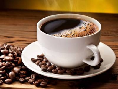 Диетологи рекомендовали улучшать вкус кофе, добавляя соль