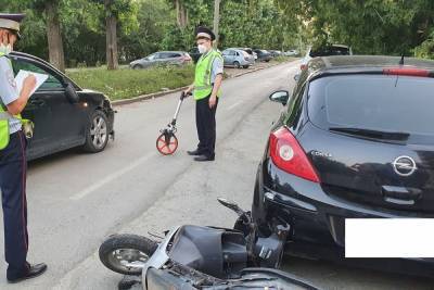 Двое подростков на скутере пострадали в ДТП с Тойотой в Екатеринбурге