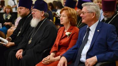 Воронежский губернатор отметил заслуги жены своего предшественника