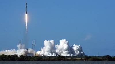 Ракета-носитель Falcon 9 стартовала во Флориде со спутниками Starlink