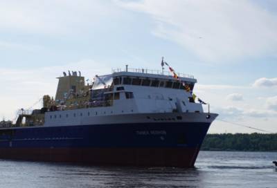 В Ленобласти на воду спустили грузопассажирское судно "Павел Леонов"