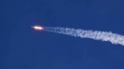 Первая ступень ракеты Falcon 9 успешно приземлилась на платформе в океане