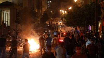 Взрывы в Бейруте: в городе начались антиправительственные протесты