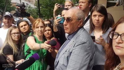 Адвокат Добровинский удивил выбором средства для передвижения