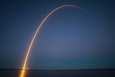 Во Флориде стартовала ракета-носитель Falcon 9 с 57 интернет-спутниками