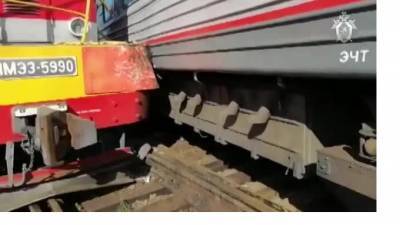 Опубликовано видео с места ЧП из Уфы, где сошли с рельсов 2 пассажирских вагона