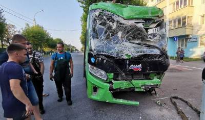 В Тюмени пострадавших в ДТП пассажиров автобуса отпустили по домам