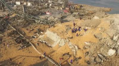 Спасатели МЧС России работают на завалах в порту Бейрута — видео с беспилотника