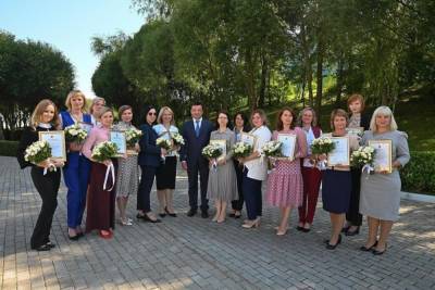 Губернатор Андрей Воробьев вручил воспитателям детских садов сертификаты на социальную ипотеку